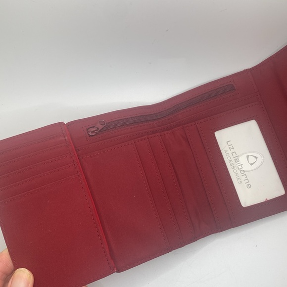 Lis Claiborne Burgundy faux basket weave Tri Fold Wallet NWOT - Picture 4 of 12